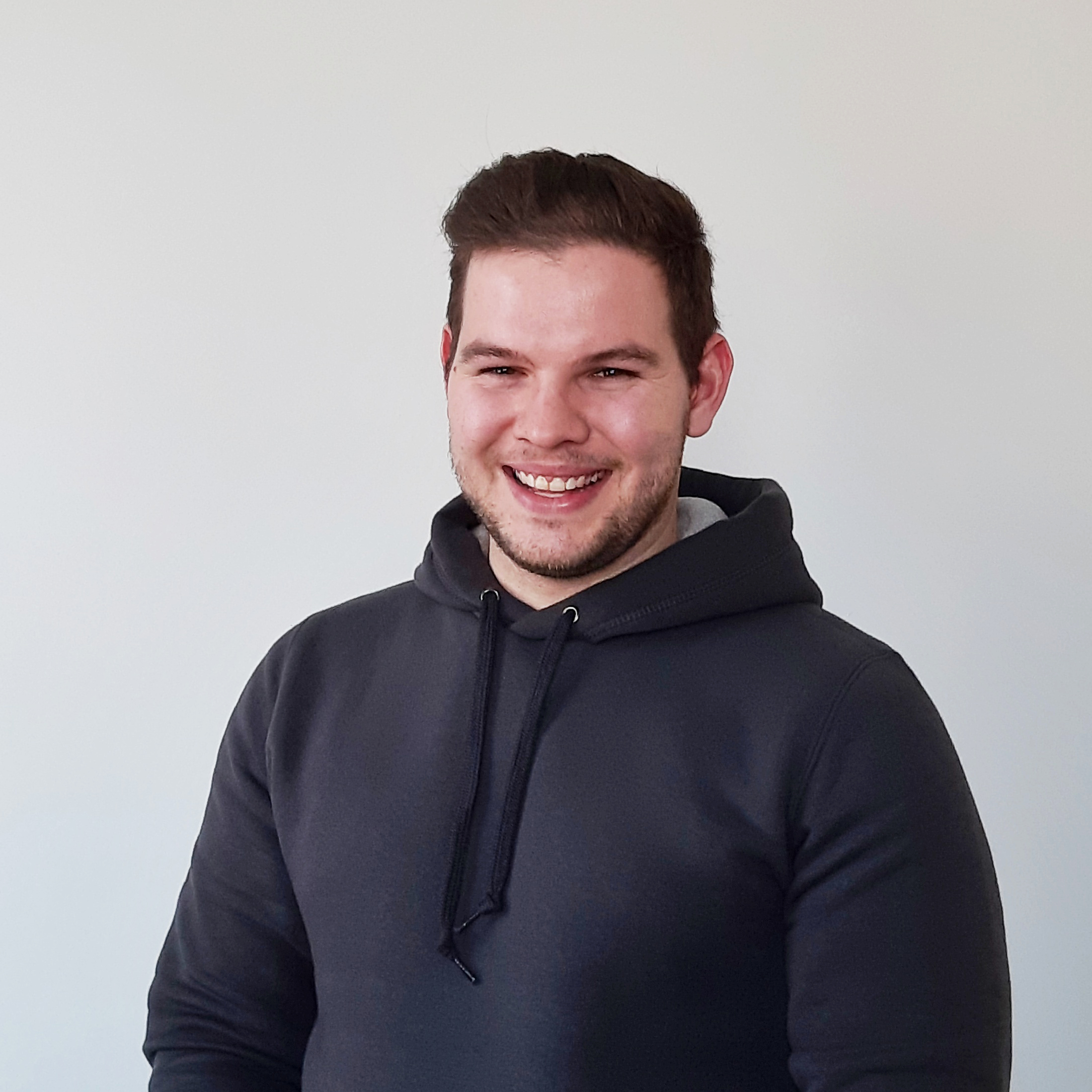 Thijs lacht vrolijk